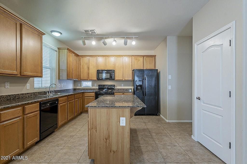 10052 E Isleta Ave photo 4