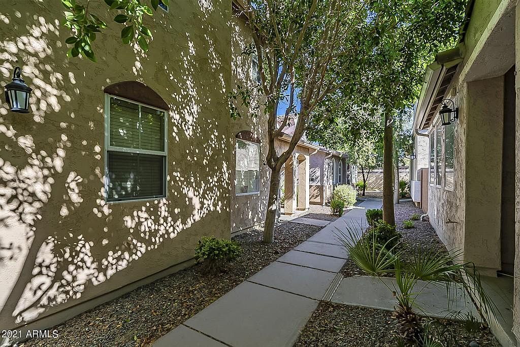 10052 E Isleta Ave photo 3