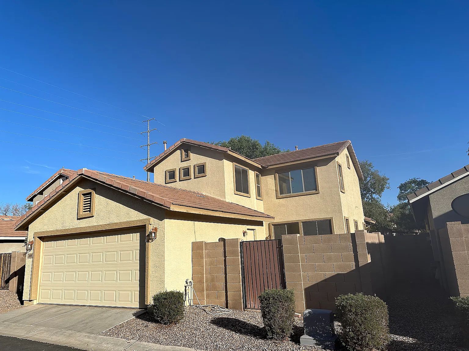 3698 E Yeager Dr photo 2