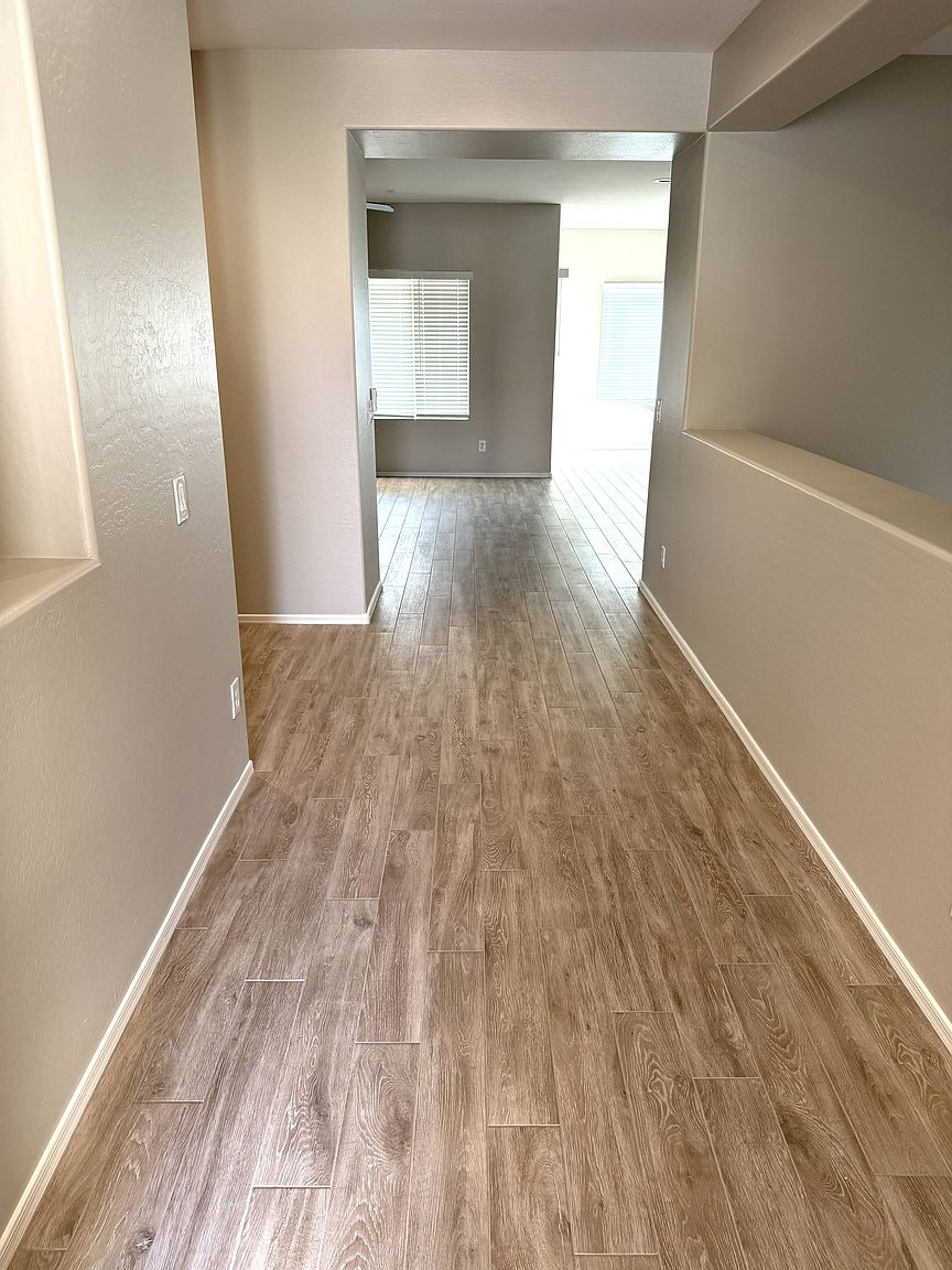 16195 W Crenshaw St photo 3
