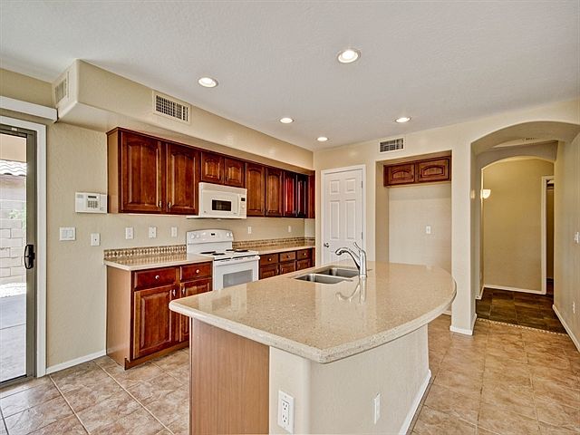 2982 S 256th Dr Buckeye, AZ 85326 photo 4