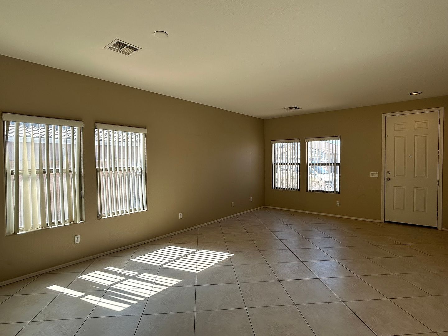 25758 W Nancy Ln Buckeye, AZ 85326 photo 4