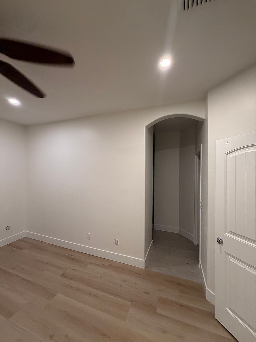 7037 W Sophie Ln photo 4