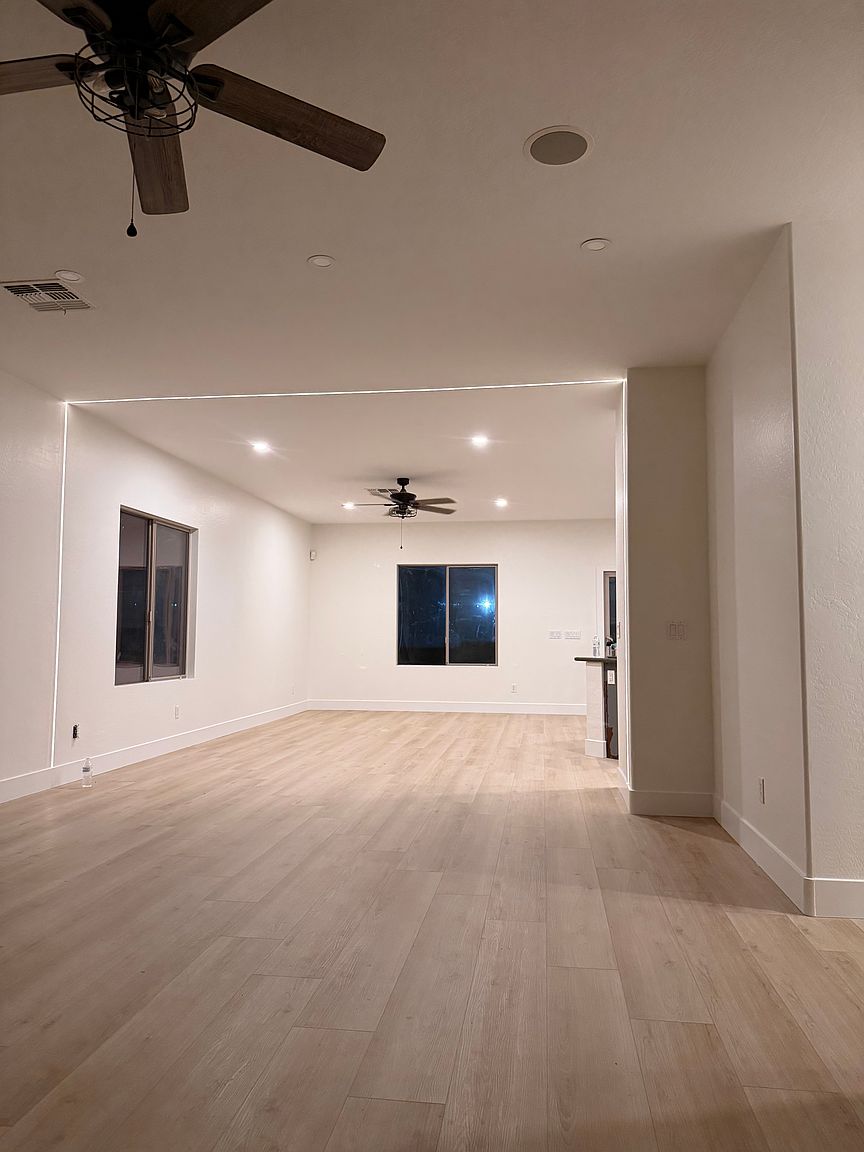 7037 W Sophie Ln photo 2