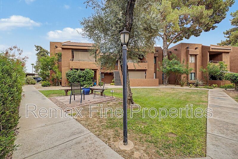 4704 E Paradise Village Pkwy N Phoenix, AZ 85032 photo 2