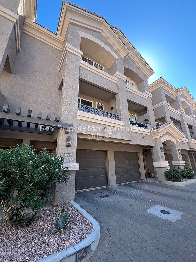 Amazing Townhome in Gated Community! photo 4