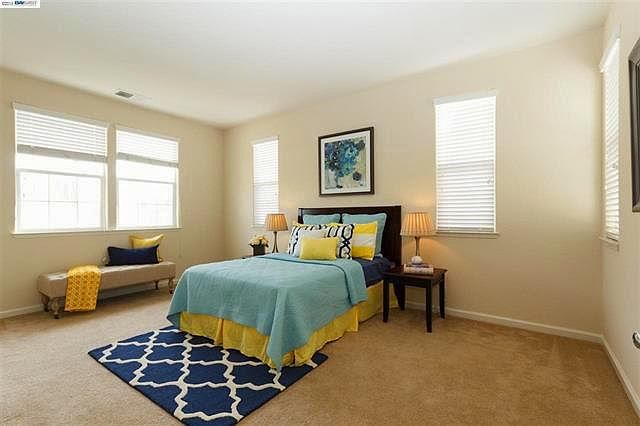 216 Elias Dr photo 4
