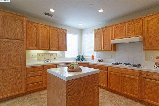 216 Elias Dr photo 2