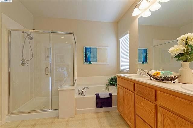 216 Elias Dr photo 3