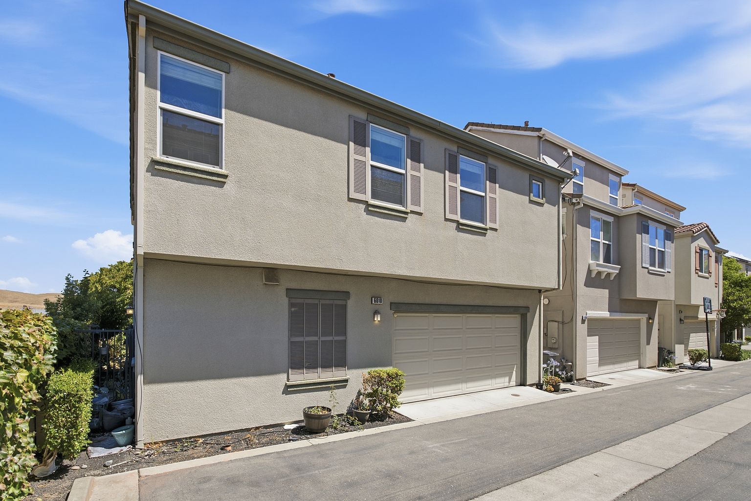 6010 Hillbrook Pl photo 4