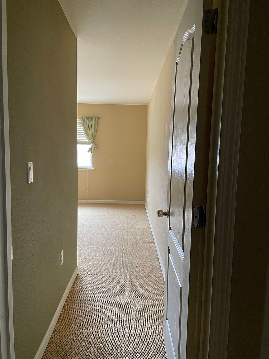3625 Park Ridge Dr photo 2