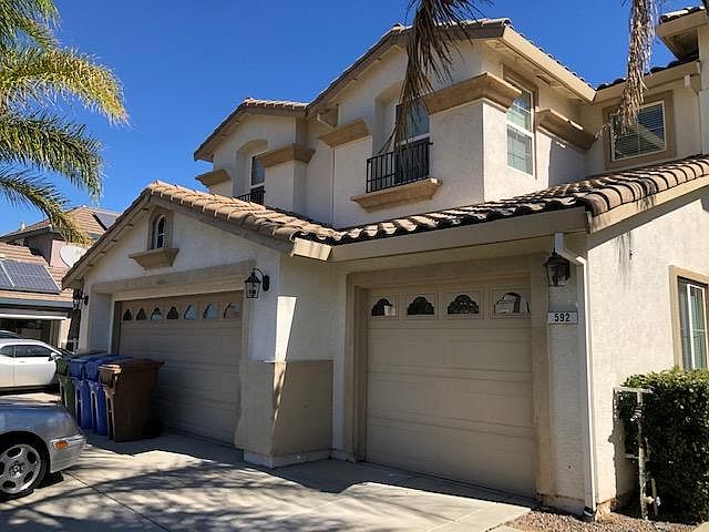 592 Pearson Dr photo 3