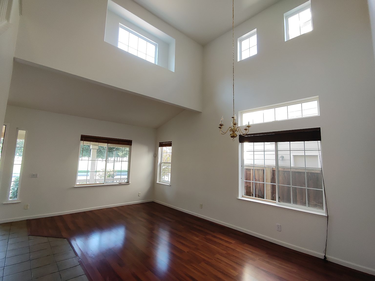 216 Lawrence Ln photo 3