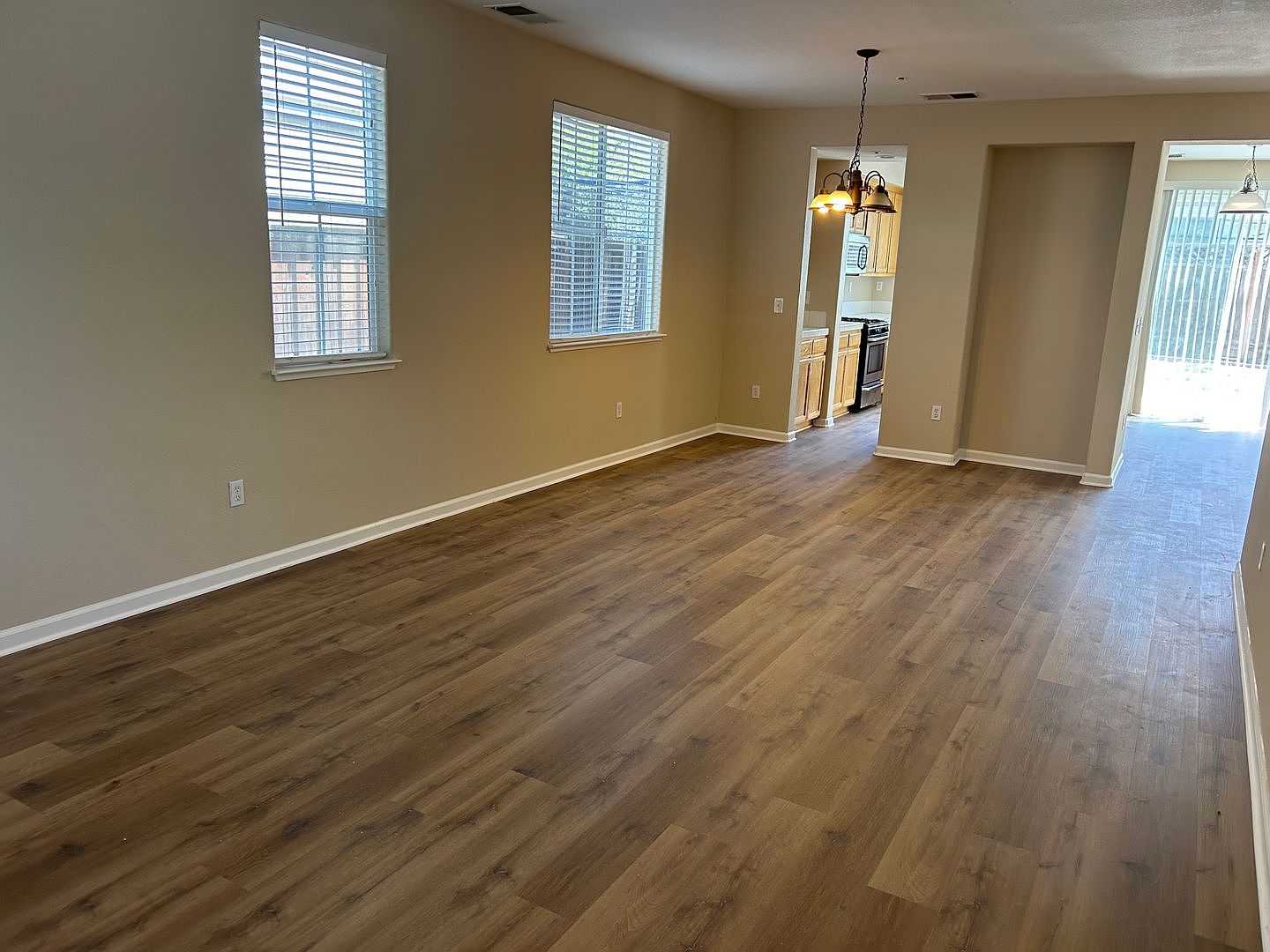 140 Trent Pl photo 3