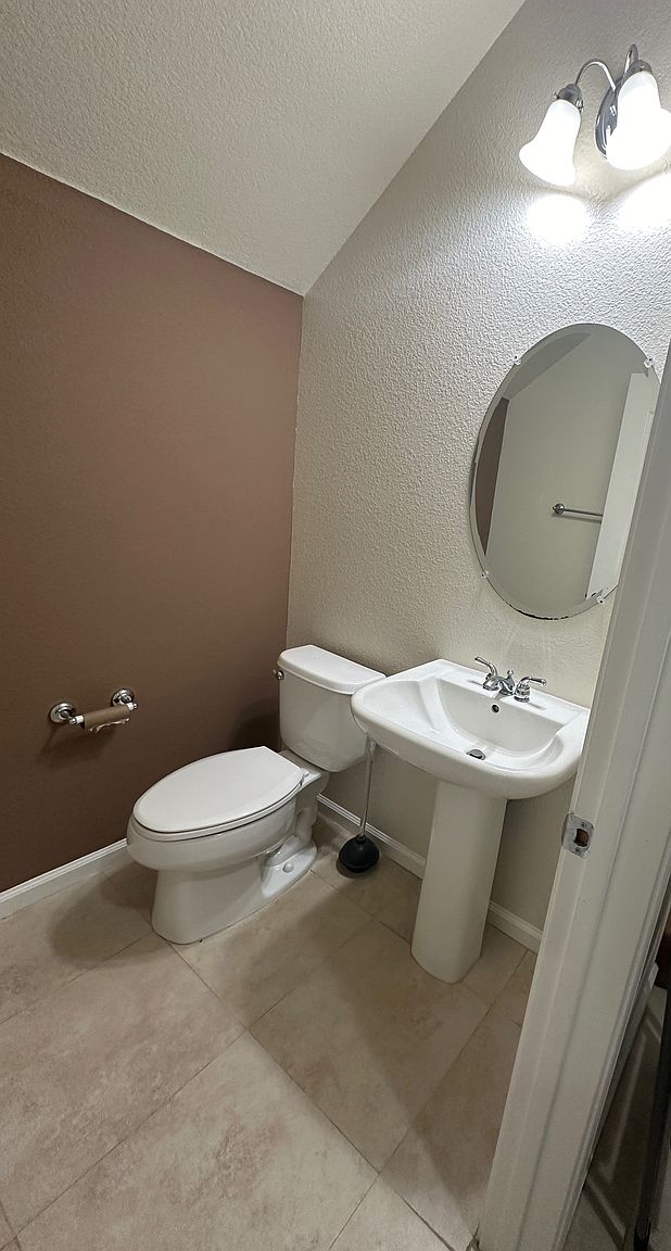 1555 Craiglee Way photo 2