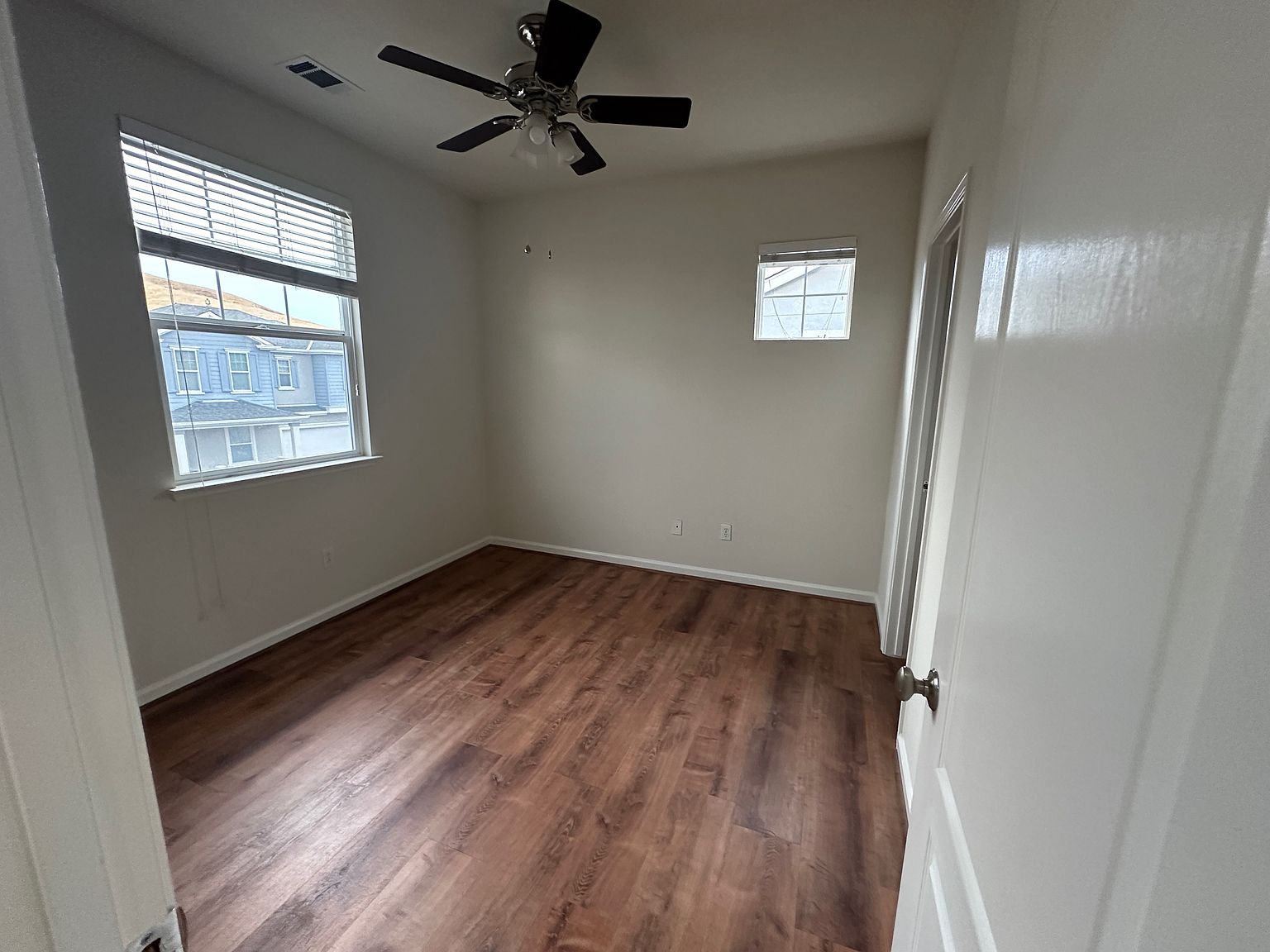 1555 Craiglee Way photo 4