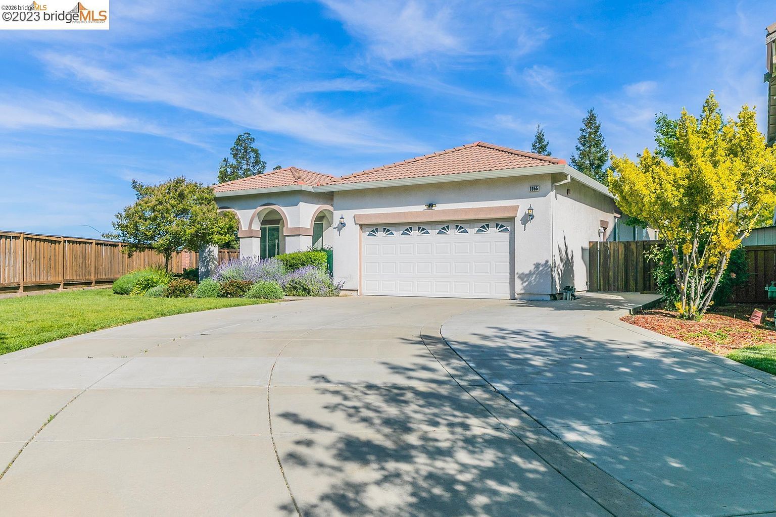1055 Meadow Brook Ct photo 2