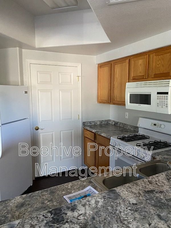10030 W Indian School Rd Phoenix, AZ 85037 photo 3