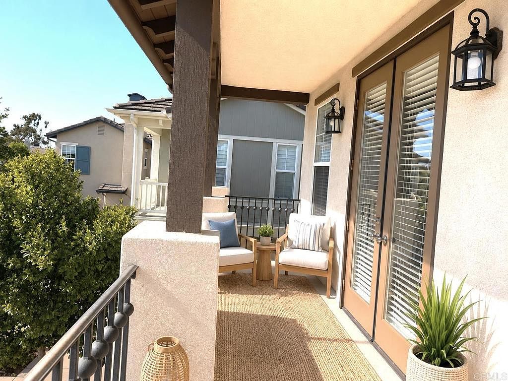 653 Beach St photo 3