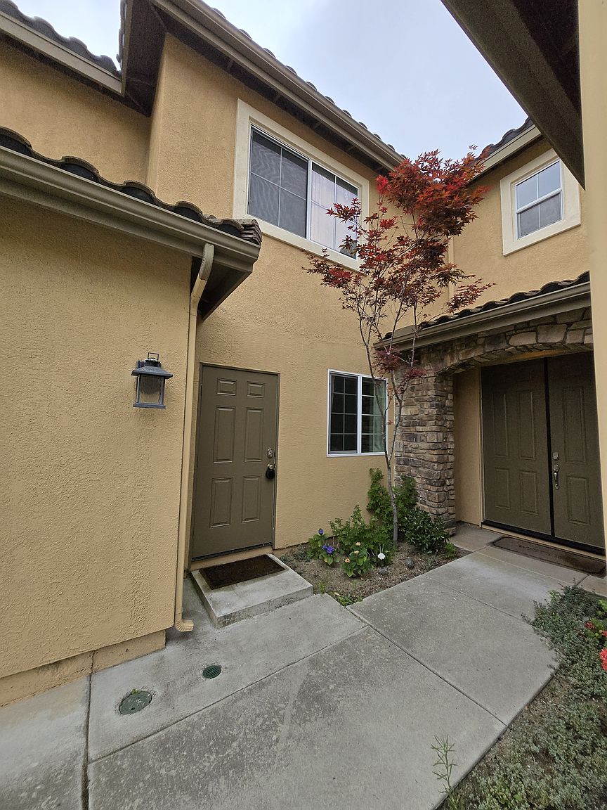 1057 Crows Nest Ct photo 2