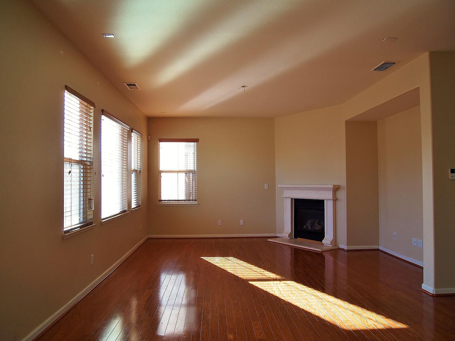 25 E Heritage Dr photo 3
