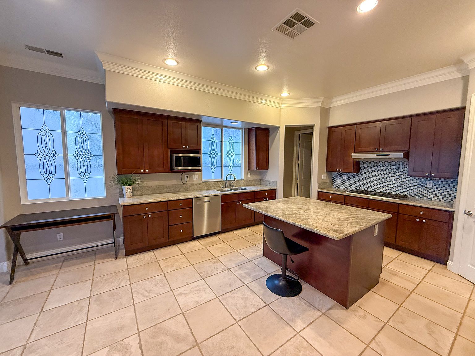 1030 White Alder Ave photo 4
