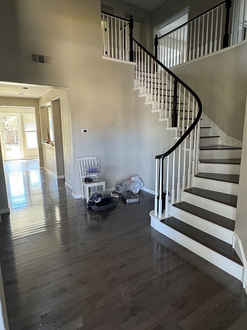 470 Townsend Dr photo 4