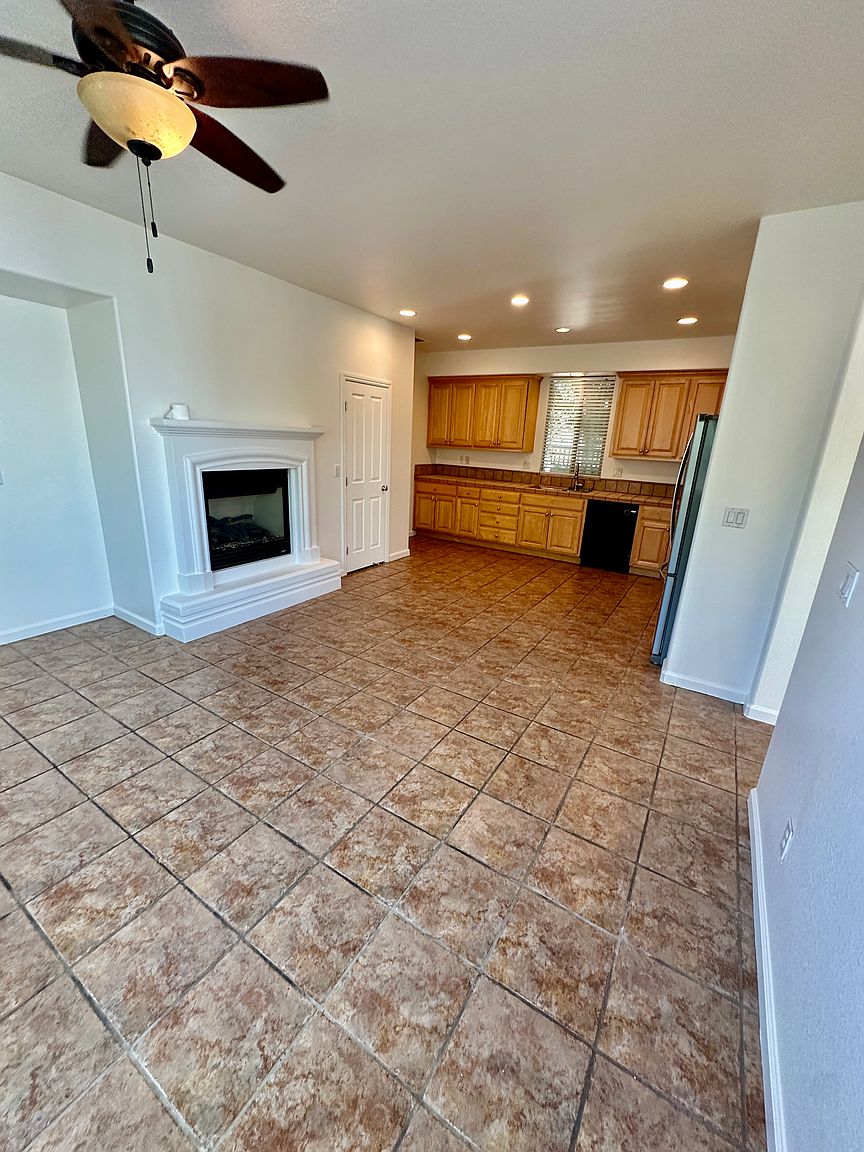 683 Castle Haven Dr photo 4