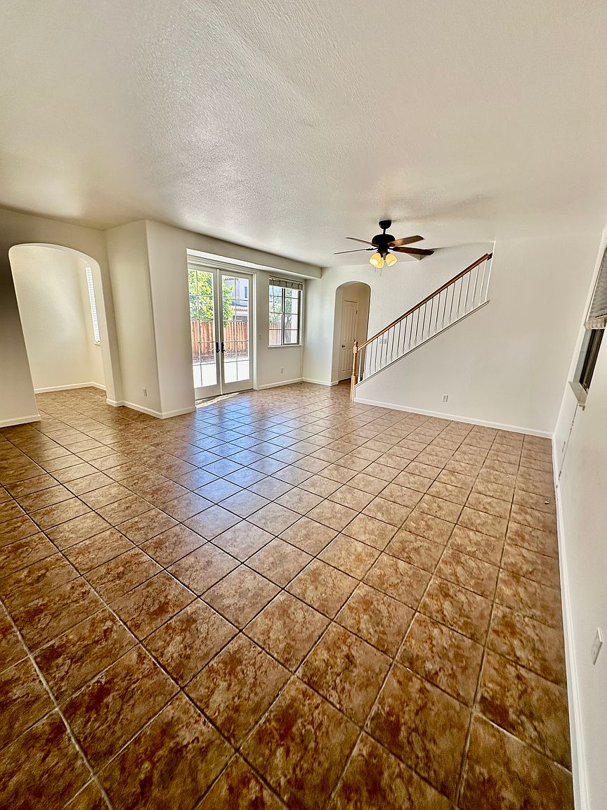 683 Castle Haven Dr photo 3