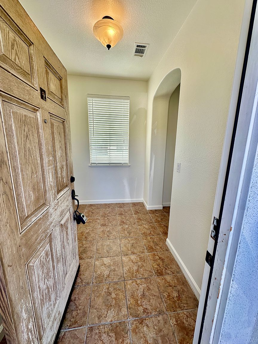 683 Castle Haven Dr photo 2