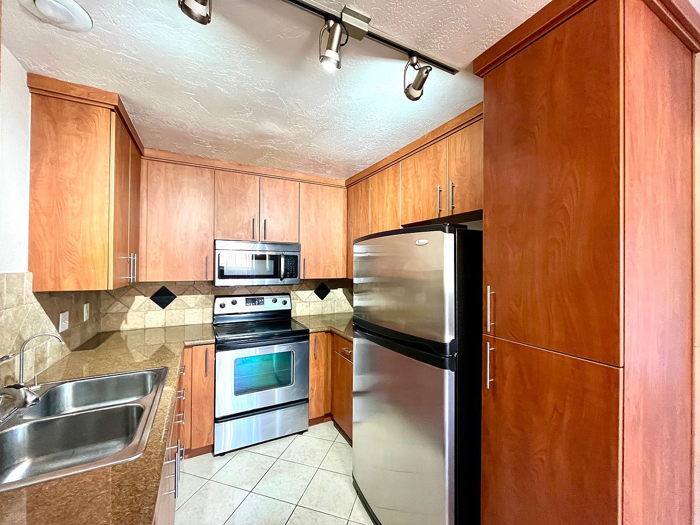 7003 Saranac St photo 4