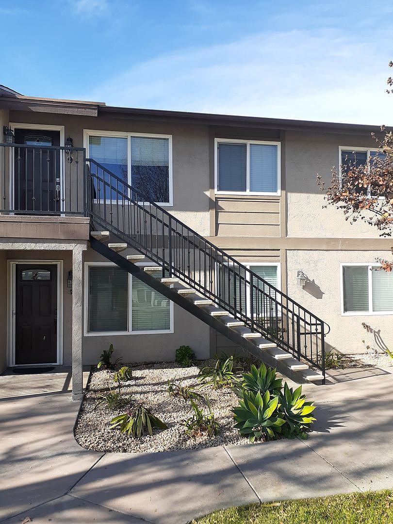 1440 Oakdale Ave photo 2
