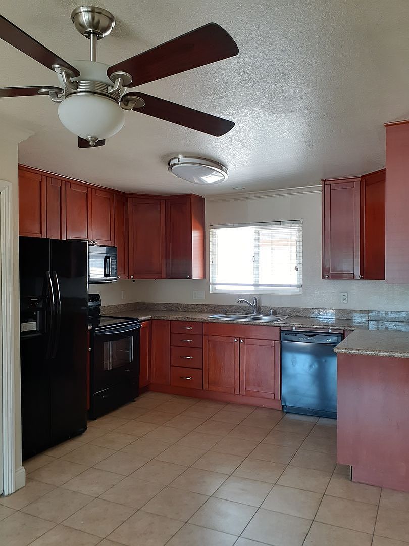 1440 Oakdale Ave photo 3