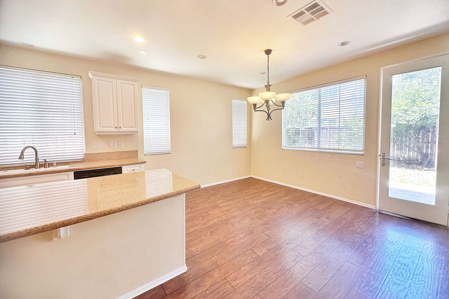 45767 Klamath Ct photo 5