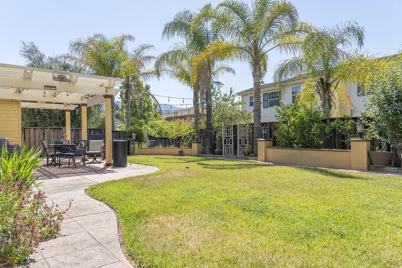 1101 Macias Ln photo 2