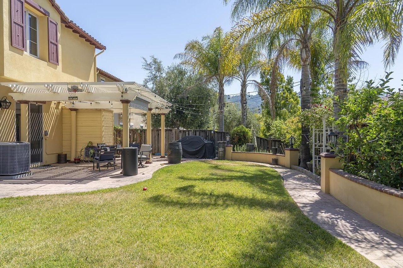 1101 Macias Ln photo 3