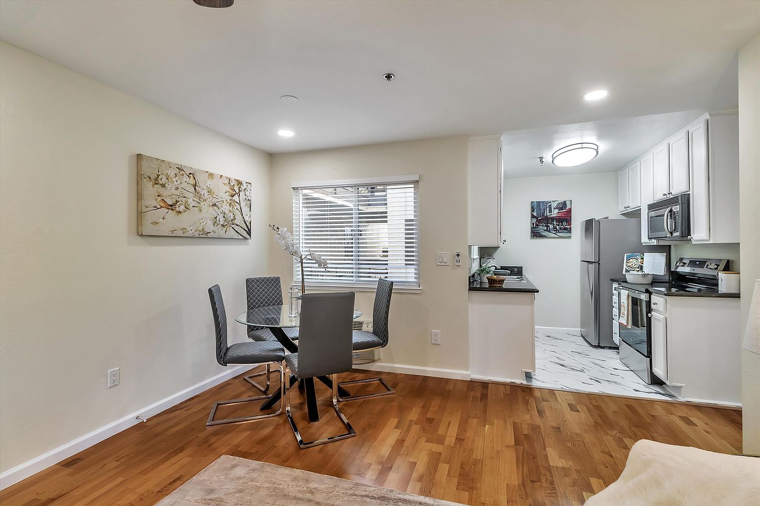 880 E Fremont Ave photo 4
