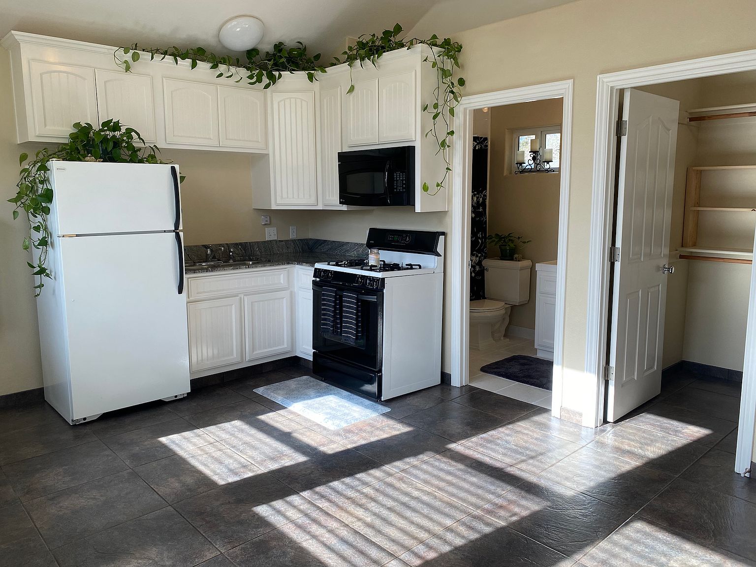0BR/1BA In Law Adu on Park Way · Santa Cruz photo 5