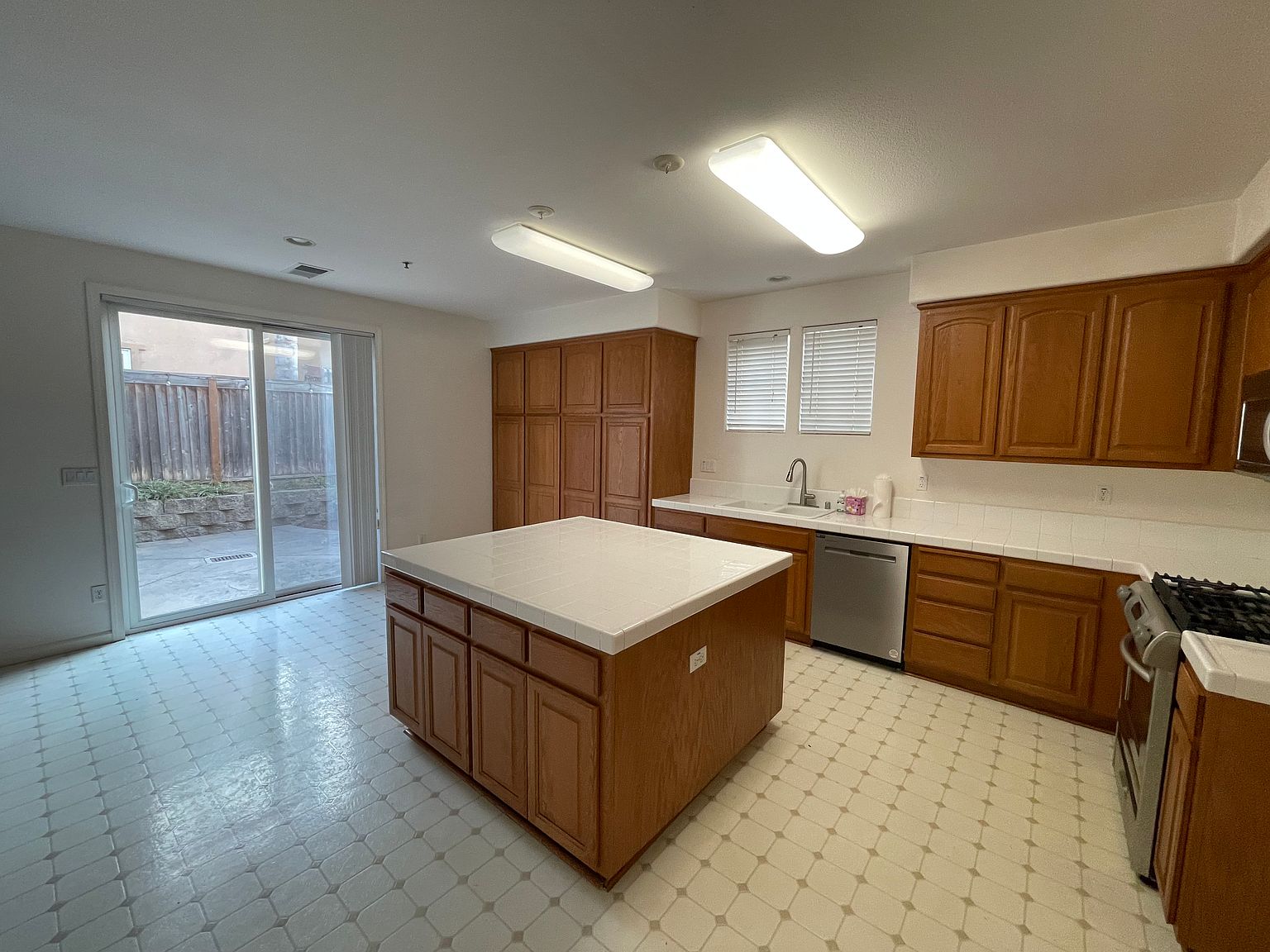 1248 El Mar Ct photo 4