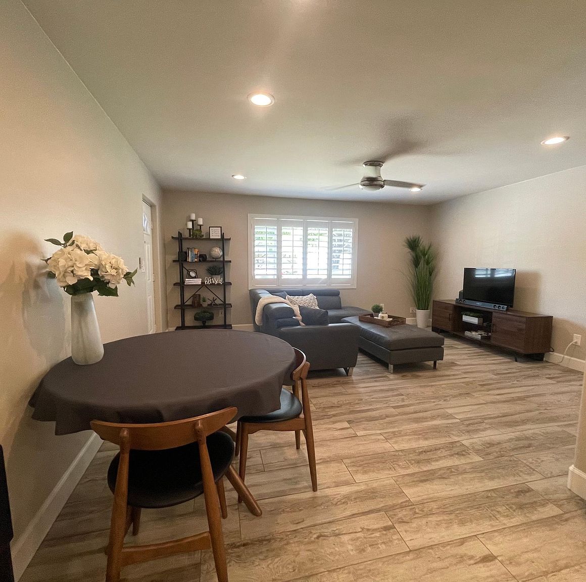 509 E Vista Del Cerro Dr photo 3