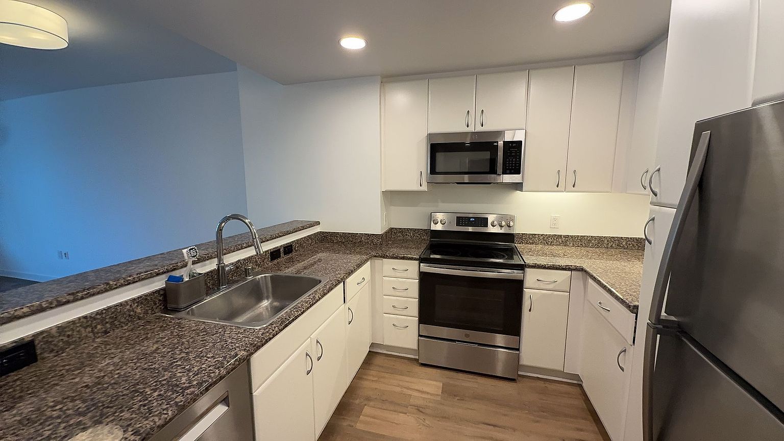 260 King St photo 3