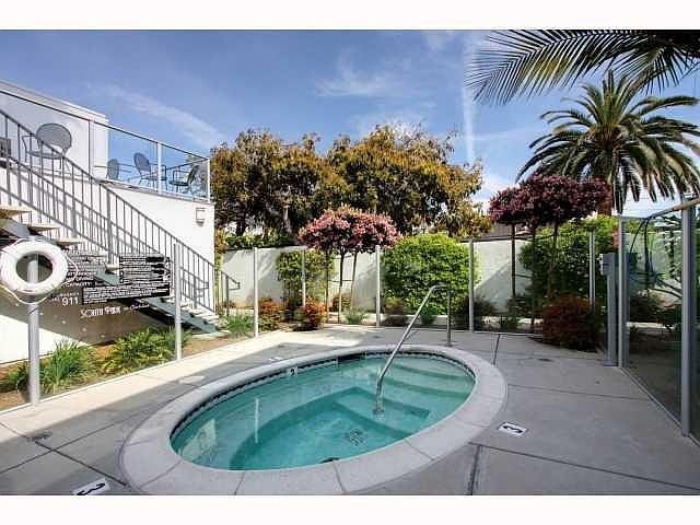 317 Pine Ave photo 3