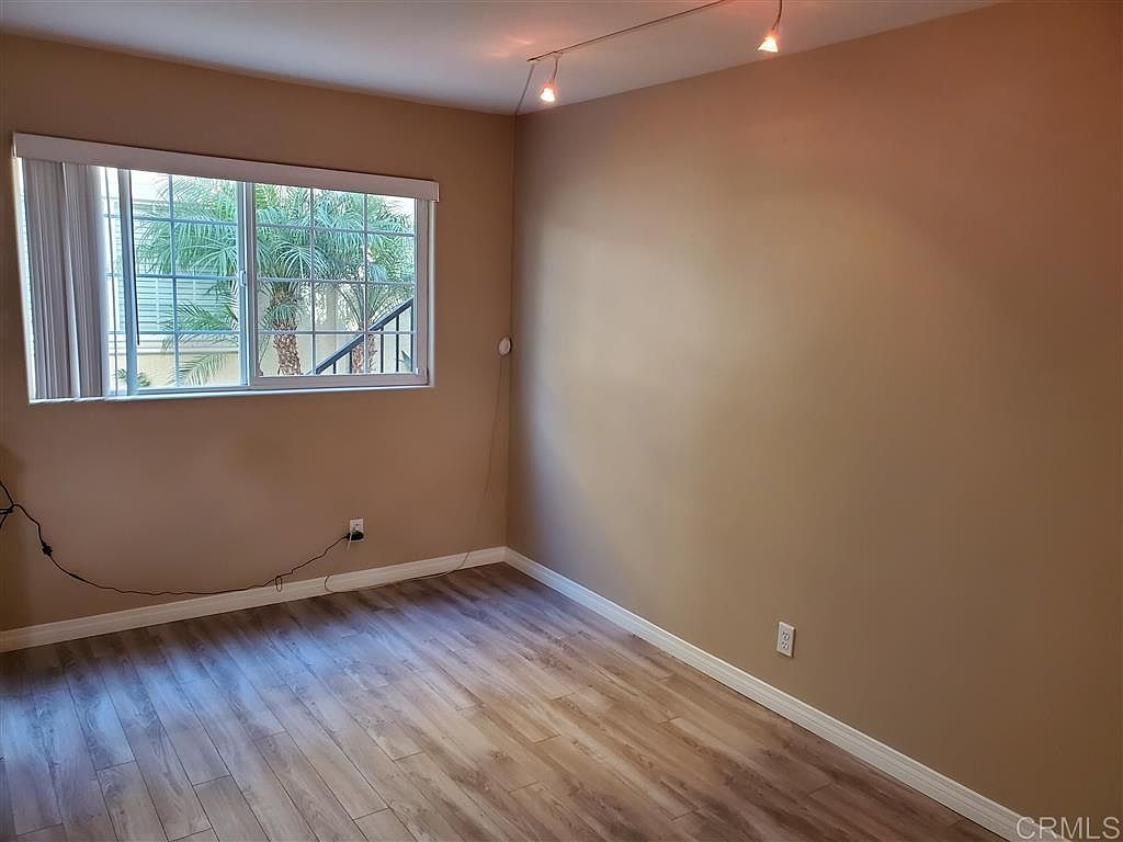 Beautiful 2bd/2ba W/ A/c And Reserved Parking In Normal Heights! photo 5