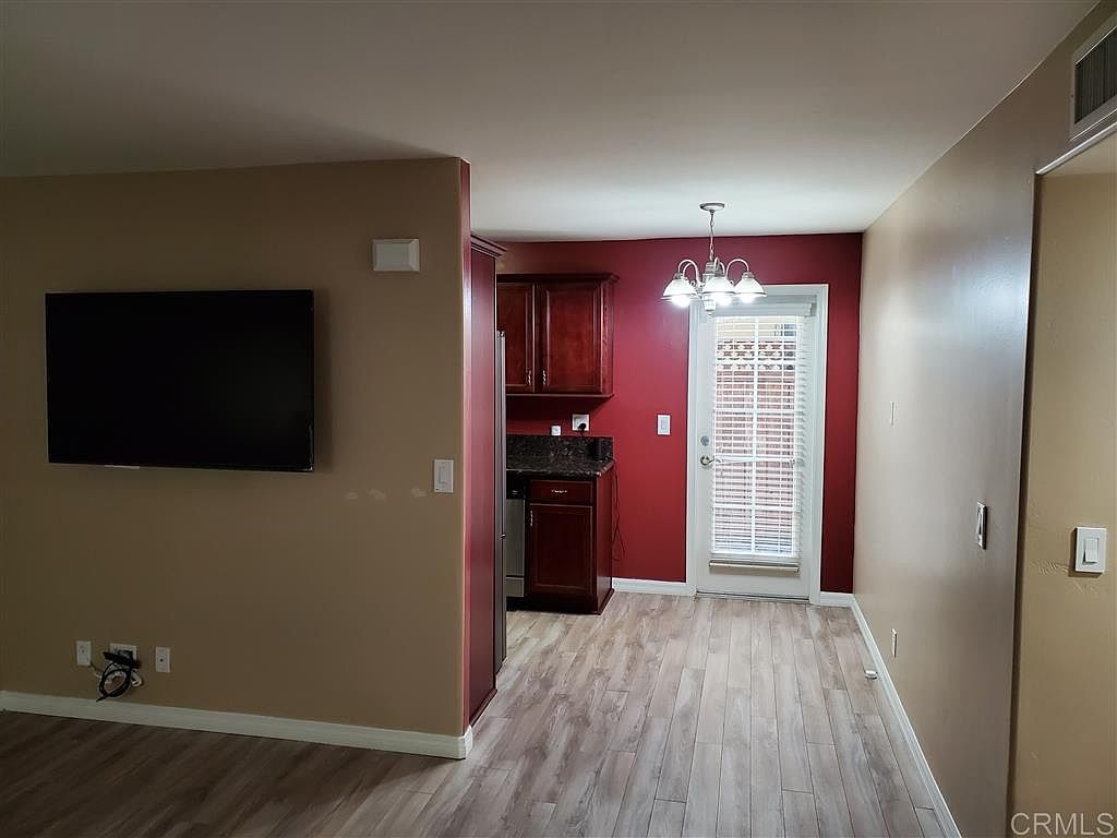 Beautiful 2bd/2ba W/ A/c And Reserved Parking In Normal Heights! photo 4
