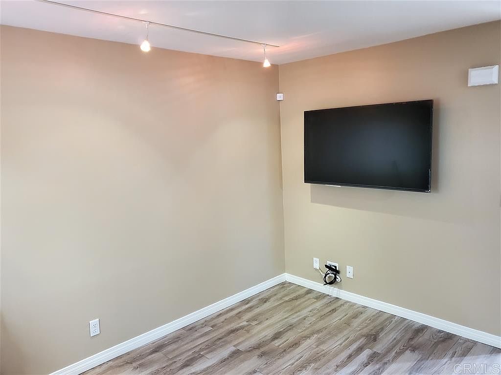 Beautiful 2bd/2ba W/ A/c And Reserved Parking In Normal Heights! photo 2