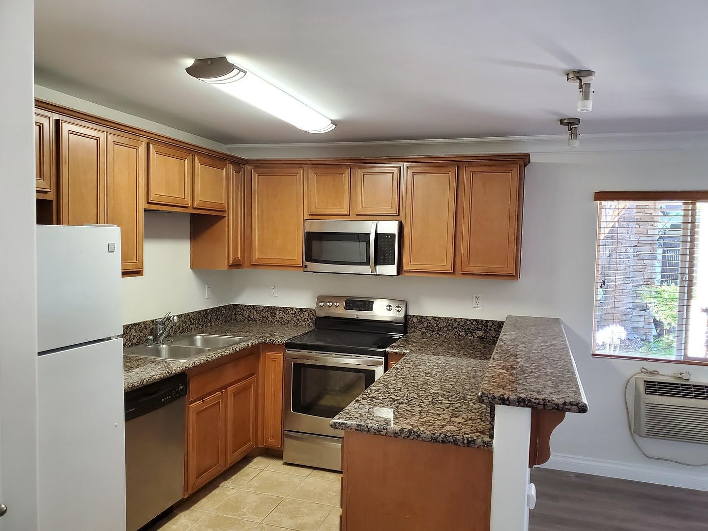 800 N Mollison Ave photo 5