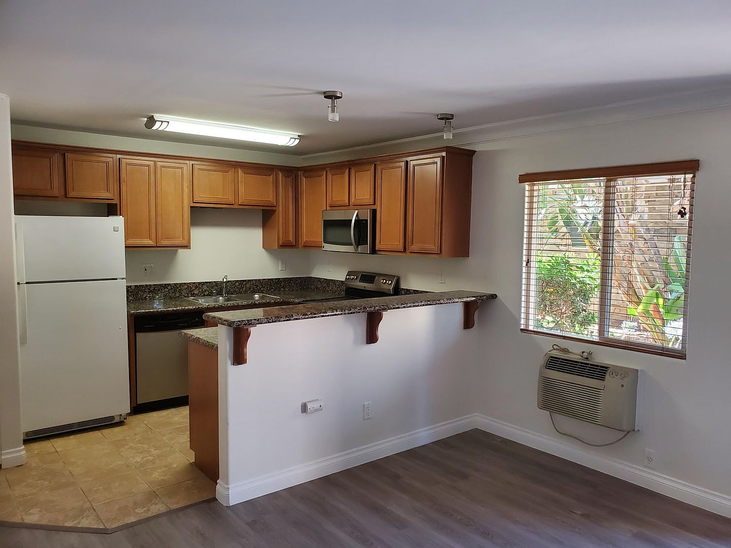 800 N Mollison Ave photo 3