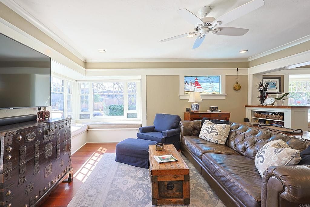 576 E Ave photo 4