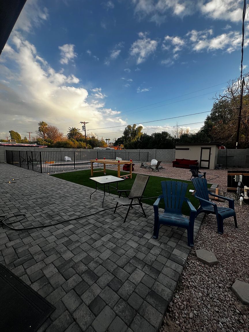 1445 E Hudson Dr photo 3