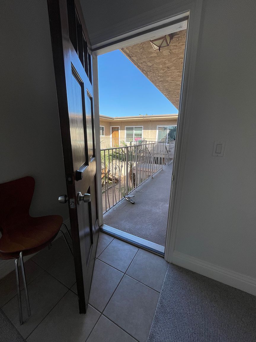 1472 Iris Ave photo 3